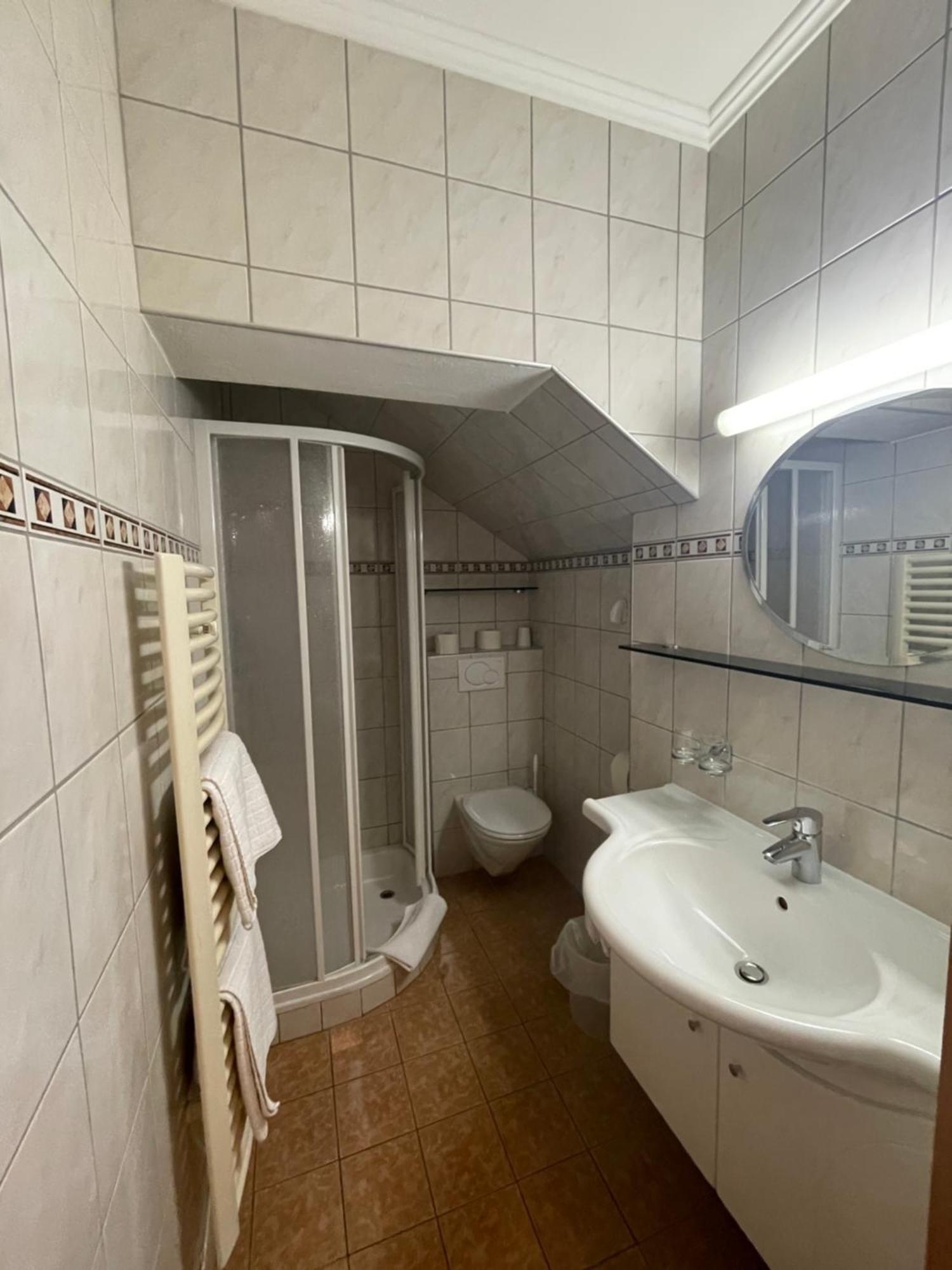Restaurant-Pension Dorfwirt Бад Кляйнкирххайм Экстерьер фото
