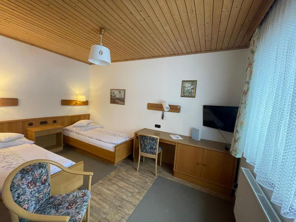 Restaurant-Pension Dorfwirt Бад Кляйнкирххайм Экстерьер фото
